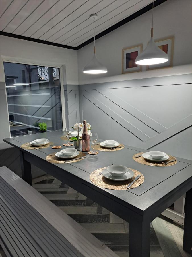 Family Holiday With Hot Tub , Family Groups Only Blackpool Exteriör bild